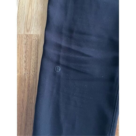 Lululemon On The Fly Pant *Woven 28" - Picture 5 of 6